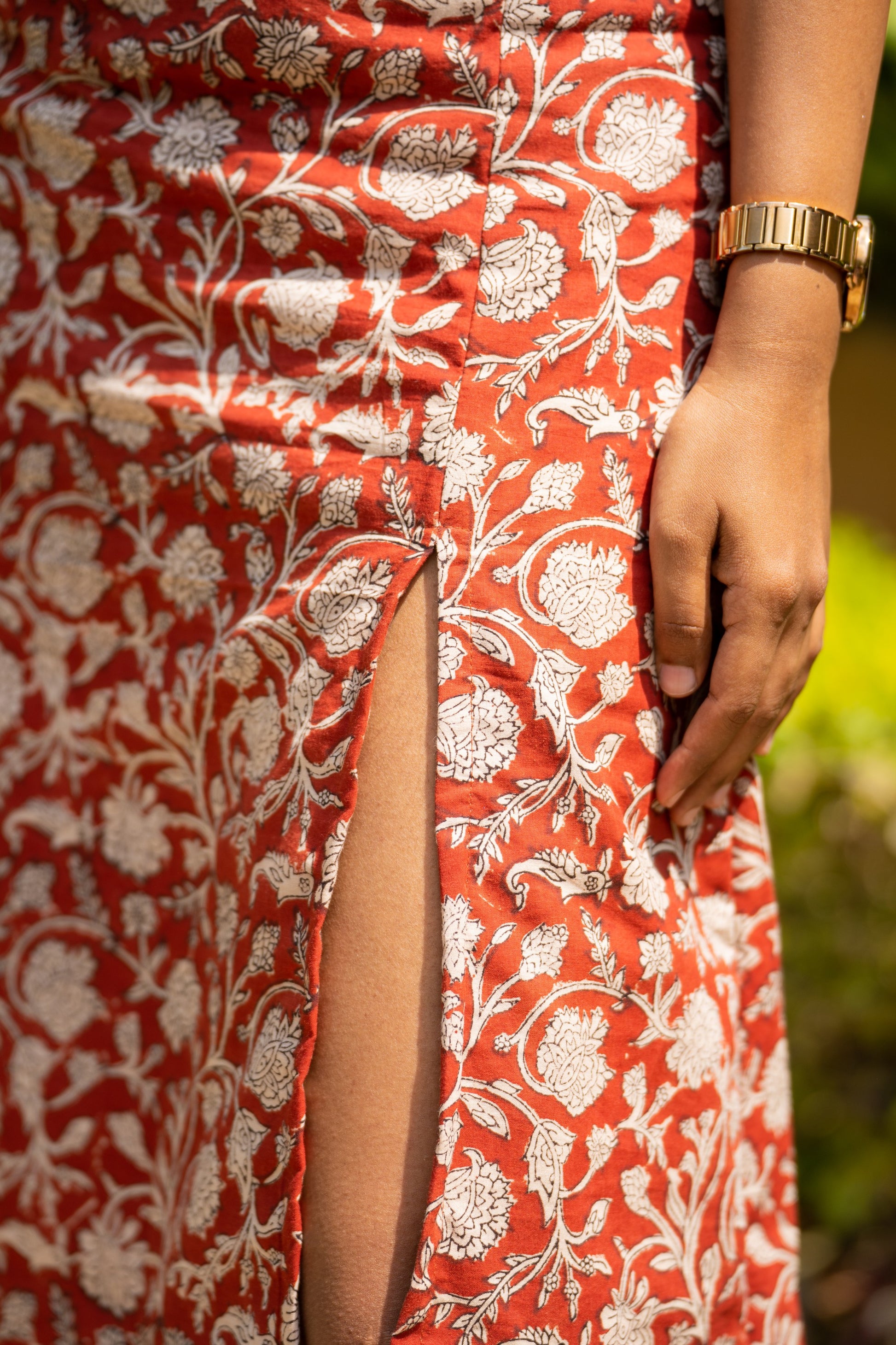 long slit skirt