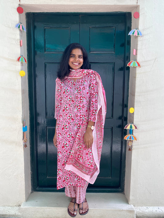 Gulaabi Kurta Pant Set (With Dupatta)